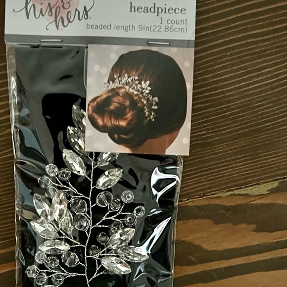 New Rhinestone Flower Headpiece by His & Hers - Picture 2 of 4